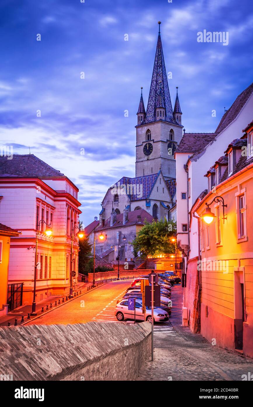 Sibiu, Roumanie. Cathédrale allemande, paysage crépuscule en Transylvanie Europe de l'est Banque D'Images