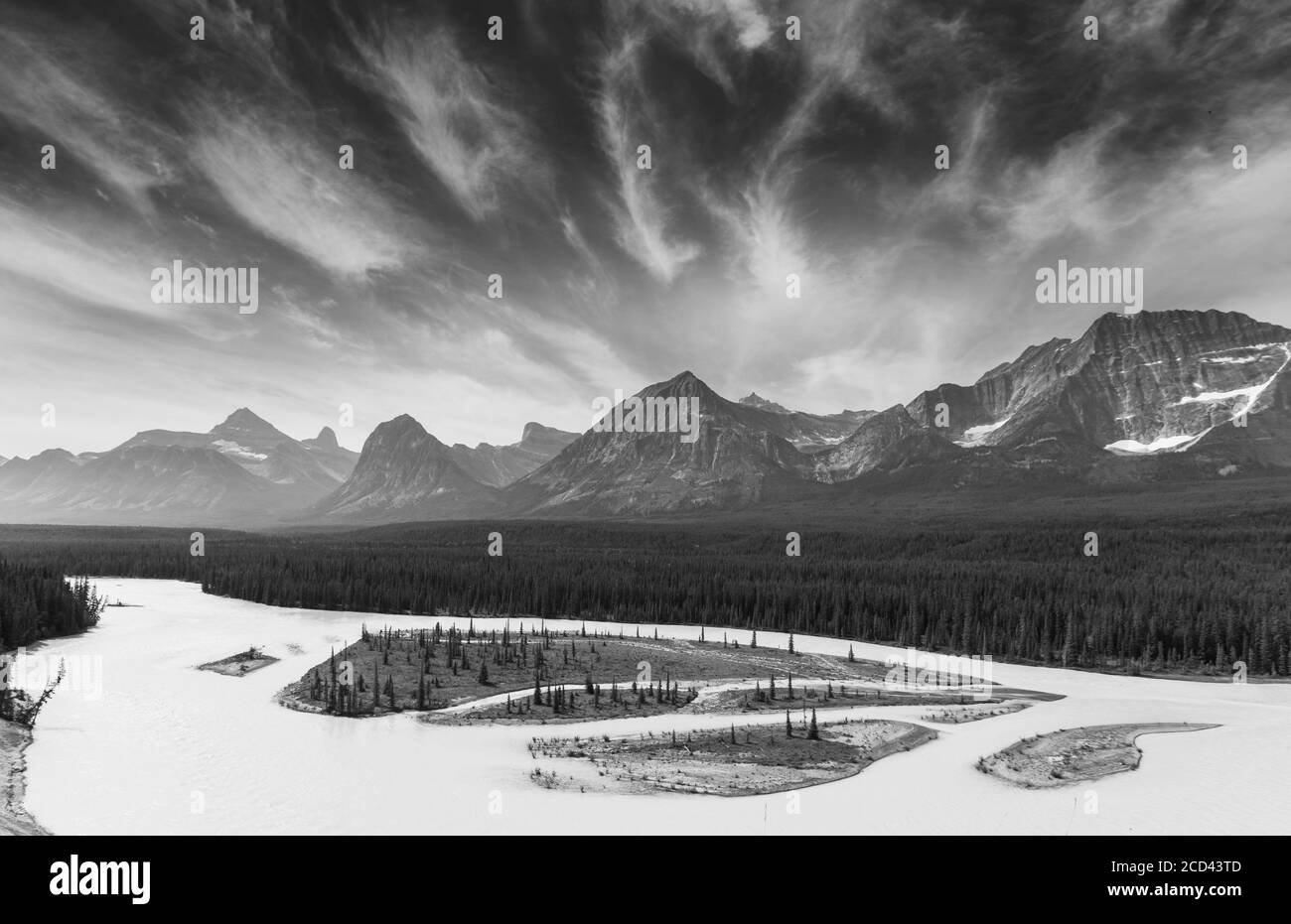 Vue sur la montagne pittoresque dans les Rocheuses canadiennes en été Banque D'Images