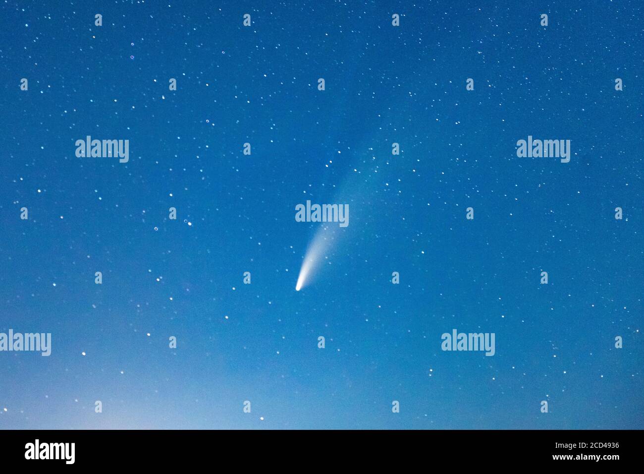 Comet C/2020 F3 est capturé dans le ciel dans la province de Heilongjiang, le 17 juillet 2020. Banque D'Images