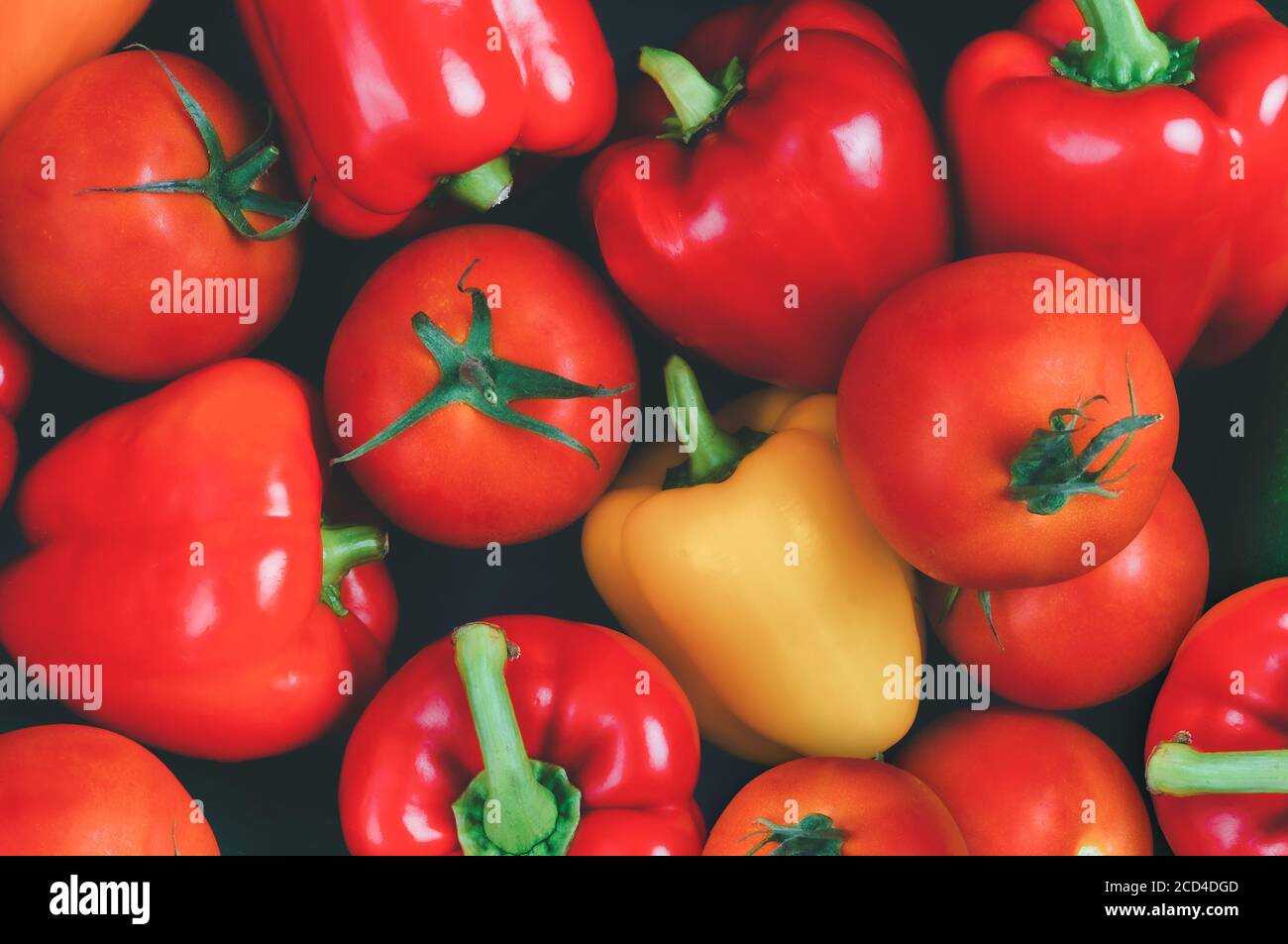 au-dessus de la vue des légumes frais biologiques sur la table Banque D'Images