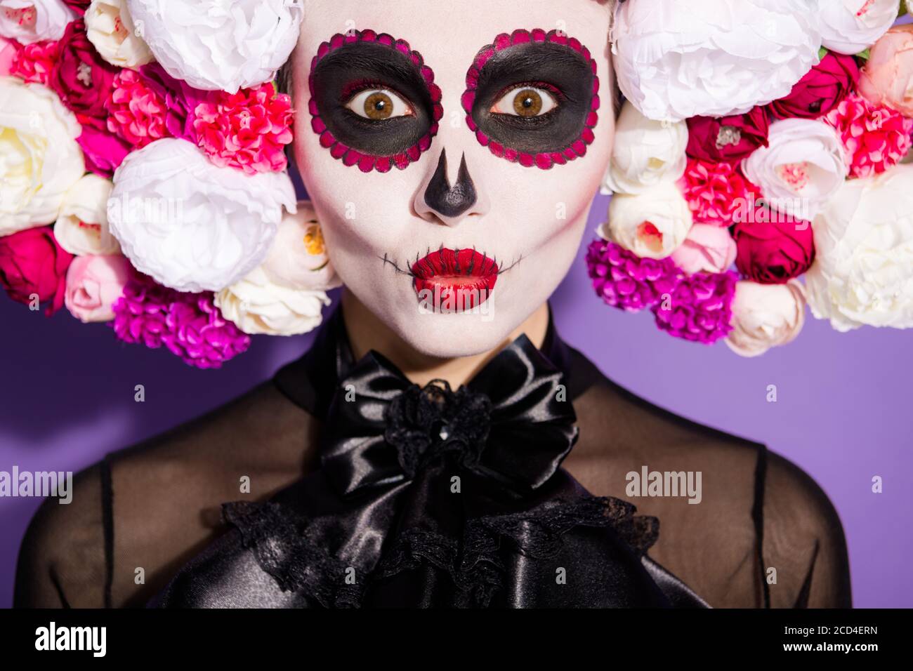 Young voodoo witch calavera makeup Banque de photographies et d'images à  haute résolution - Alamy