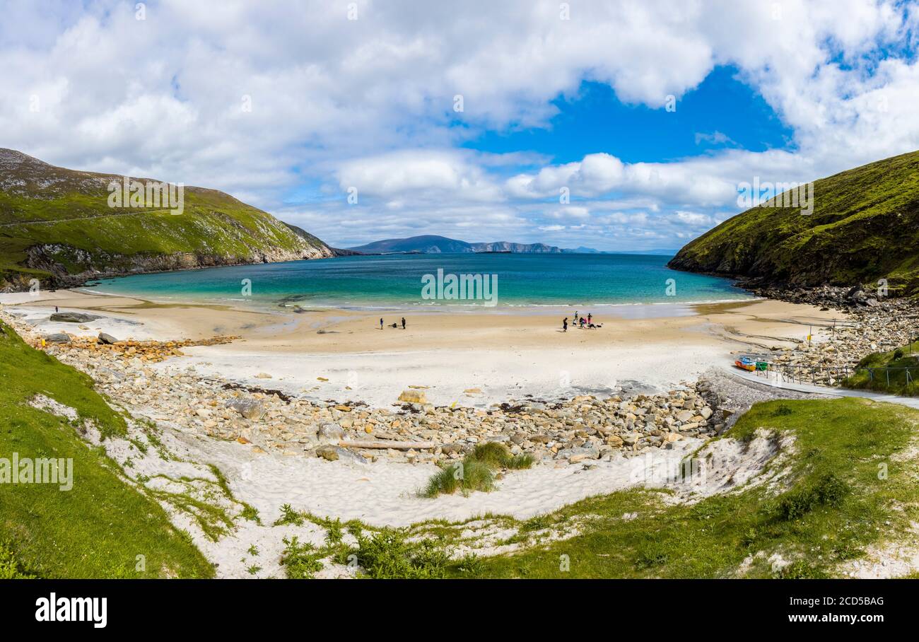 Plage de sable de Keem Bay sur la Wild Atlantic Way, île d'Achill, comté de Mayo, Irlande Banque D'Images