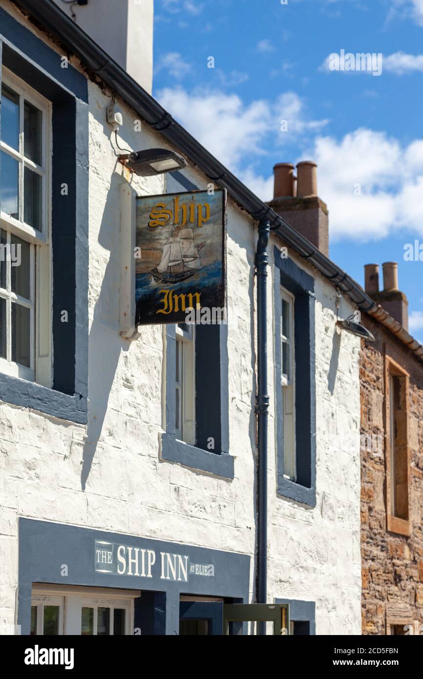 The Ship Inn, dans le village de pêcheurs historique d'Elie, dans l'est de Neuk, Fife, Écosse Banque D'Images