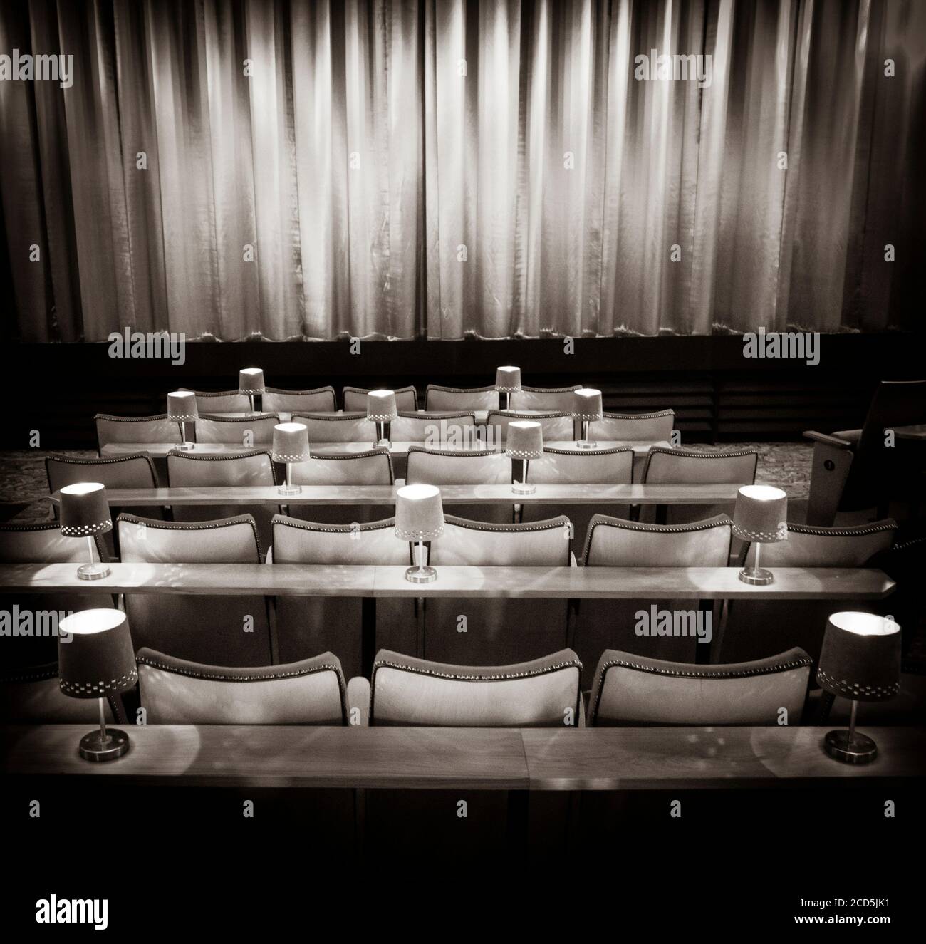 Intérieur du cinéma des années 1960 en noir et blanc Photo Stock Alamy