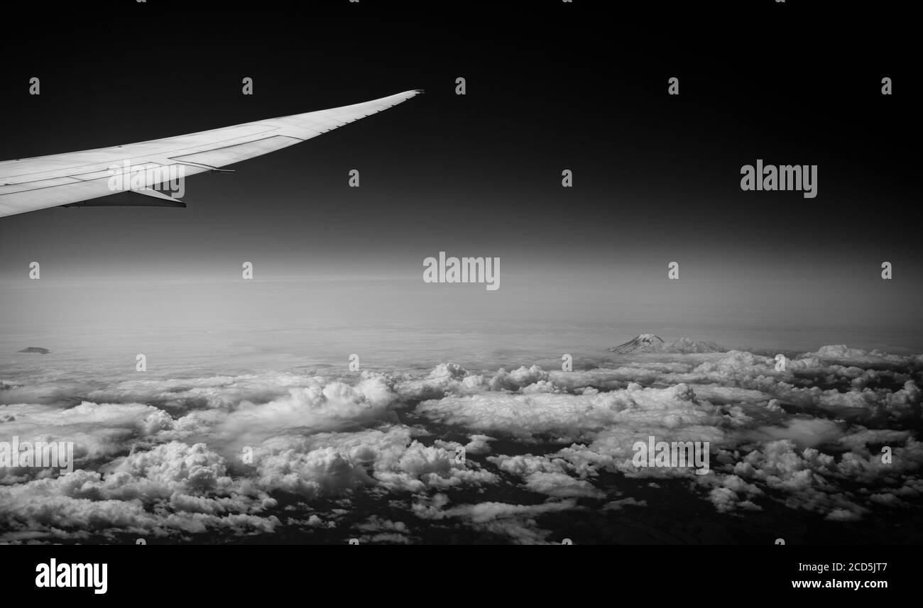Vue sur l'aile de l'avion et le paysage de glace Banque D'Images
