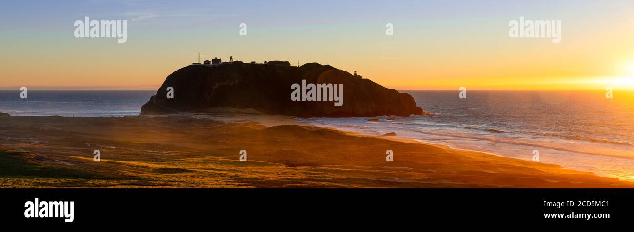 Vue sur le coucher de soleil sur la mer, Californie, États-Unis Banque D'Images