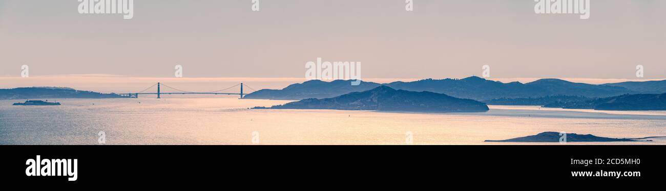 Vue sur le Golden Gate Bridge depuis Berkley Hills, Californie, États-Unis Banque D'Images