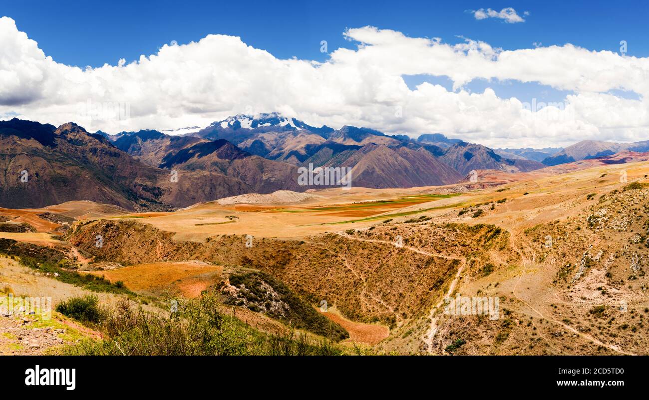Cordillera Urubamba chaîne de montagnes dans les Andes péruviennes, Cusco, Pérou, Amérique du Sud Banque D'Images