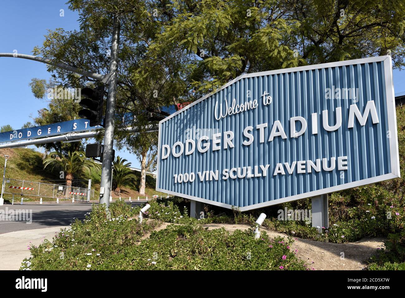 LOS ANGELES, CALIFORNIE - 12 FÉVRIER 2020 : bienvenue au panneau Dodger Stadium à vin Scully Avenue. Banque D'Images