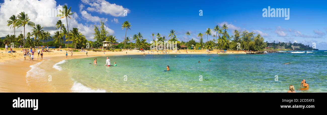 Vue sur la plage tropicale, Poipu Beach, Koloa, Kauai, Hawaii, Etats-Unis Banque D'Images
