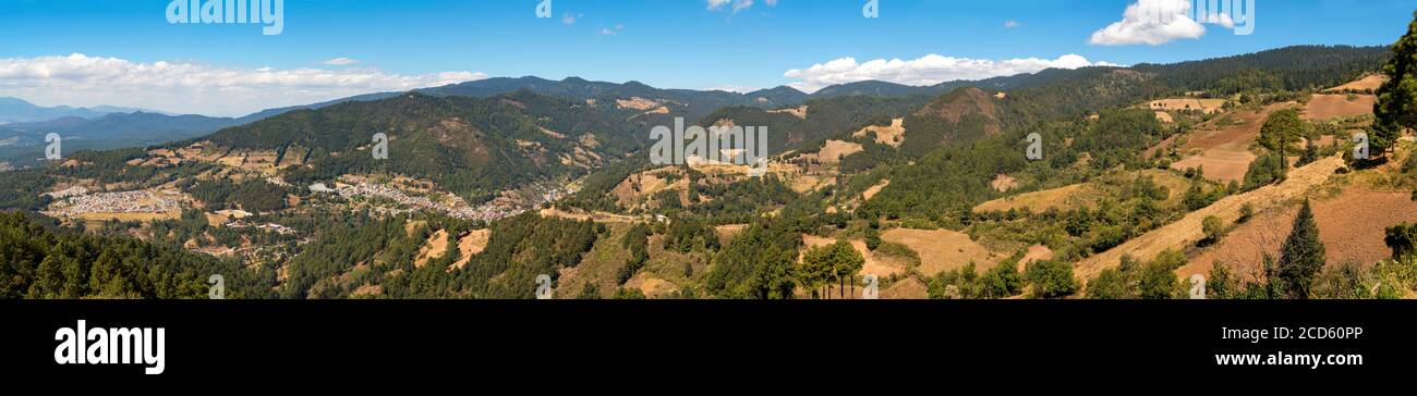 Paysage avec Sierra Madre montagnes occidentales, Michoacan, Mexique Banque D'Images