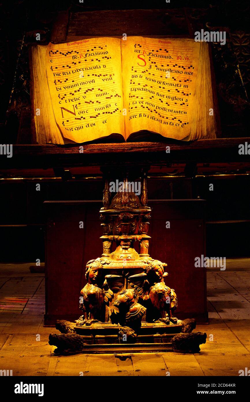 Livre de musique sur lutrin à la cathédrale de Ségovie, Ségovie, Castille et Leon, Espagne Banque D'Images