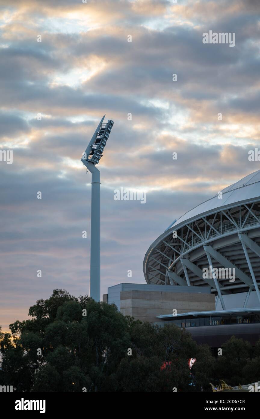 Lumières de l'Adelaide Oval au coucher du soleil Banque D'Images