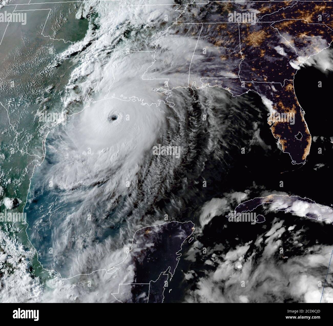 L'ouragan Laura, de catégorie 4, s'est dirigé vers les côtes du Texas et de la Louisiane alors que la soirée tombe dans le golfe du Mexique le 26 août 2020. (ÉTATS-UNIS) Banque D'Images