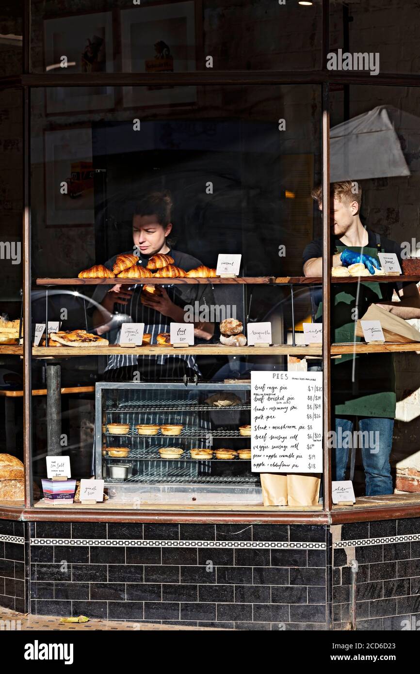 Ballarat Australie / croissants frais à la fenêtre du 1816 Ballarat Bakehouse Bakery Restaurant. Banque D'Images