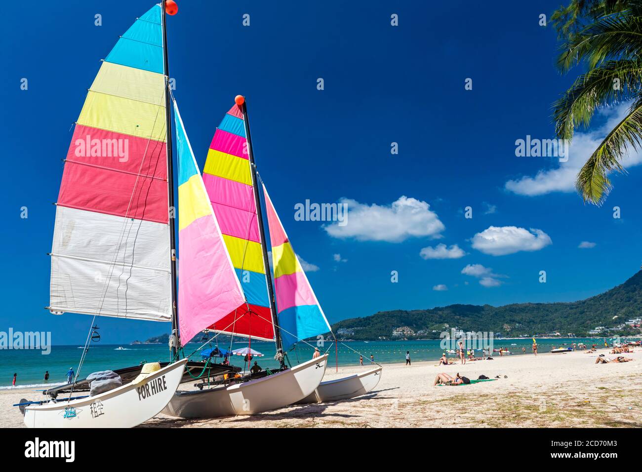 Location de bateaux sur la plage de Patong, Phuket, Thaïlande Banque D'Images