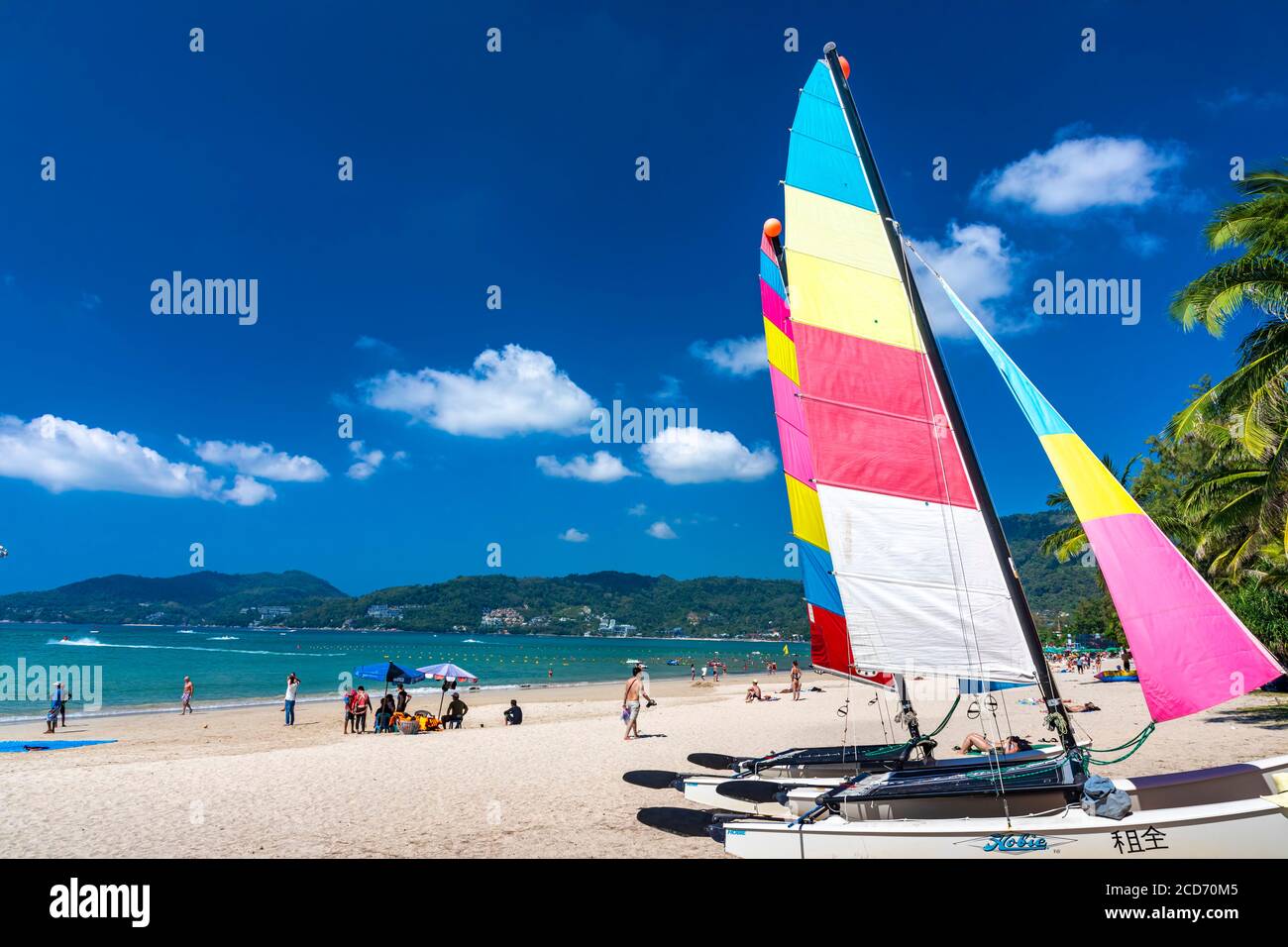 Location de bateaux sur la plage de Patong, Phuket, Thaïlande Banque D'Images