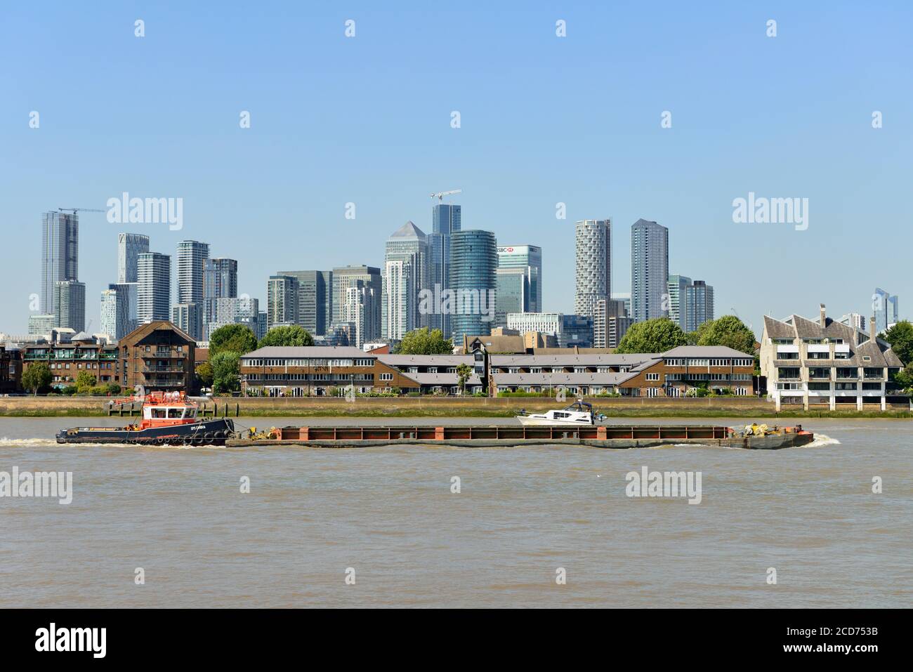 Thames River Tung et Canary Wharf docklands, Greenwich, Londres, Royaume-Uni Banque D'Images