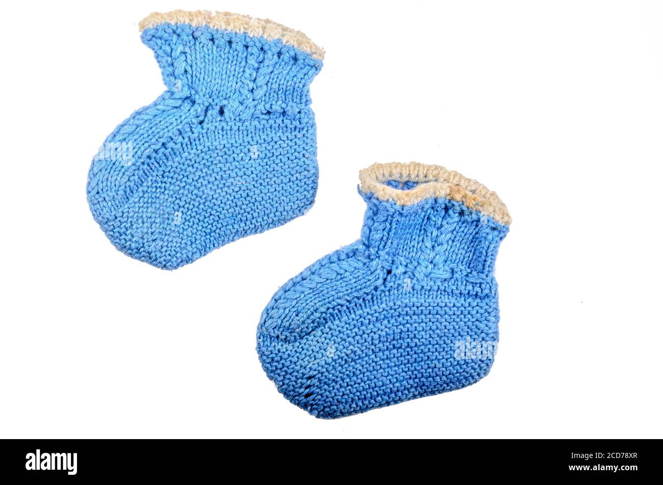 Chaussettes En Laine Tricotees De Couleur Bleue Pour Bebe Isole Sur Arriere Plan Blanc Photo Stock Alamy Chaussettes En Laine Tricotees De Couleur Bleue Pour Bebe Isole Sur Arriere Plan Blanc Photo Stock Alamy