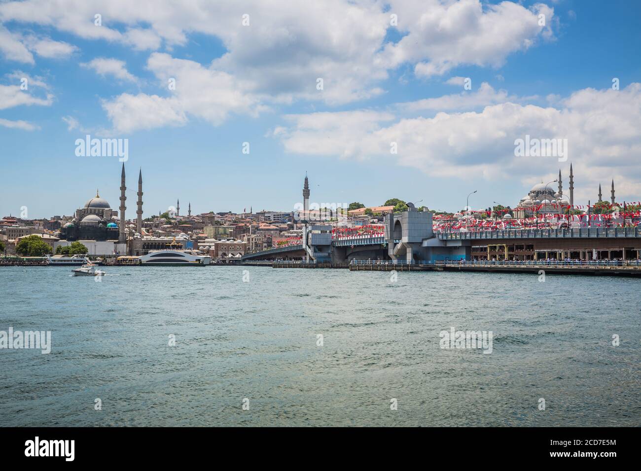 La vieille ville d'Istanbul montrant le Pont de la Corne d'Or (Halic koprusu), la Mosquée Yeni, le Bazar aux épices (égyptien), la Tour Beyazit, le Suleymaniye Banque D'Images