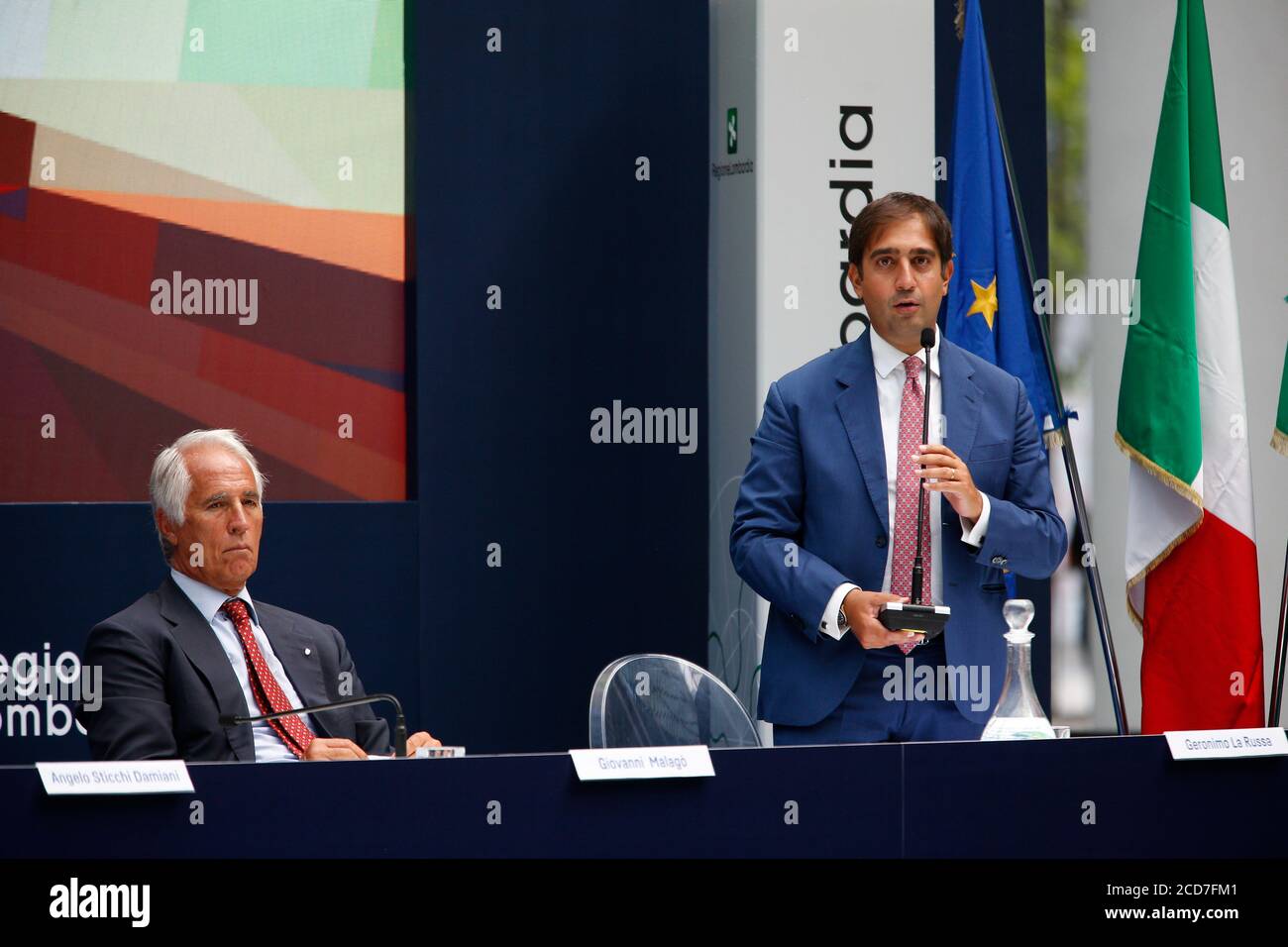 Piazza Citta di Lombardia, Milan, Italie, 27 août 2020, Geronimo la Russa, Président du club automobile Milano avec Giovanni Malago, Président du Comité National Olympique Italien (CONI) et membre du Comité International Olympique pendant le Grand Prix de F1 Heineken de l'Italie Conférence de presse, Championnat de Formule 1 - crédit : LM/Francesco Scaccianoce/Alamy Live News Banque D'Images