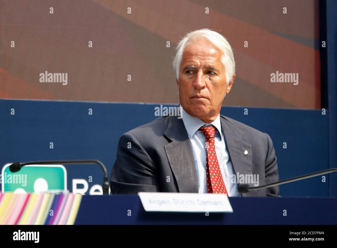Piazza Citta di Lombardia, Milan, Italie, 27 août 2020, Giovanni Malago, Président du Comité National Olympique Italien (CONI) et membre du Comité International Olympique avec Angelo Sticchi Damiani, Président de l'ACI (automobile Club Italia) lors du Grand Prix de F1 Heineken of Italy Conférence de presse, Championnat de Formule 1 - crédit : LM/Francesco Scaccianoce/Alamy Live News Banque D'Images