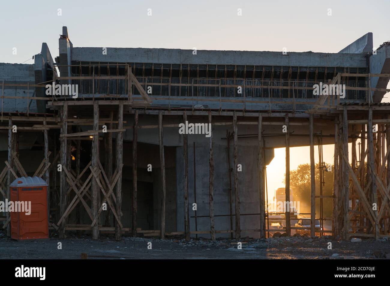 Travaux de construction d'un viaduc sur une autoroute fédérale dans la ville de Santa Maria, RS, Brésil. Travaux de génie en construction du viaduc. Road infrastru Banque D'Images