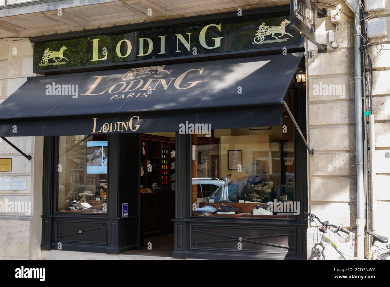 Bordeaux , Aquitaine / France - 08 20 2020 : logo Loding paris et enseigne  tex sur le devant de la boutique Chaussures et chemises boutique hommes et  chaussures de haute qualité Photo Stock - Alamy