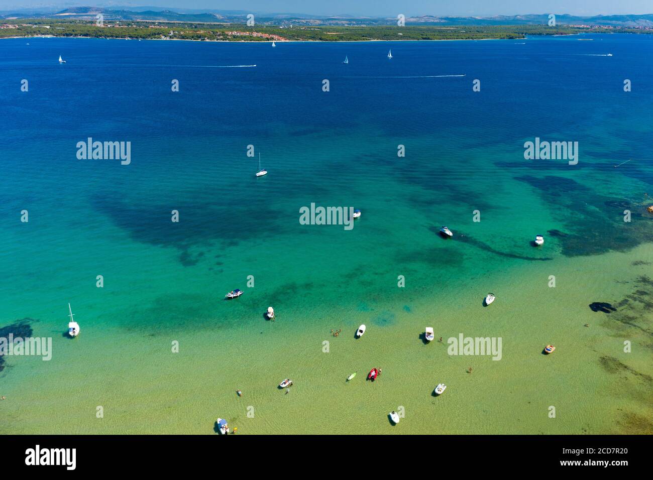 Vue aérienne d'une plage et de la mer sur l'île de Pasman, Croatie Banque D'Images