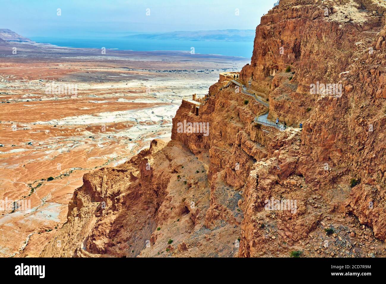 Vue panoramique sur le mont Masada dans le désert de Judée près de la — free download