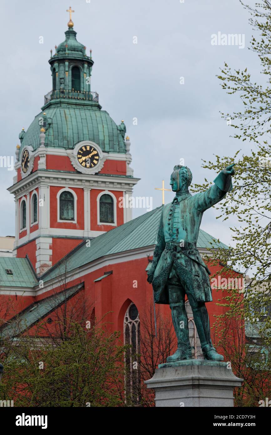 Statue de Charles XII, roi de Suède, contre l'église Saint-Jacques à Kungsträdgården, jardin du Roi dans le centre de Stockholm, Suède Banque D'Images