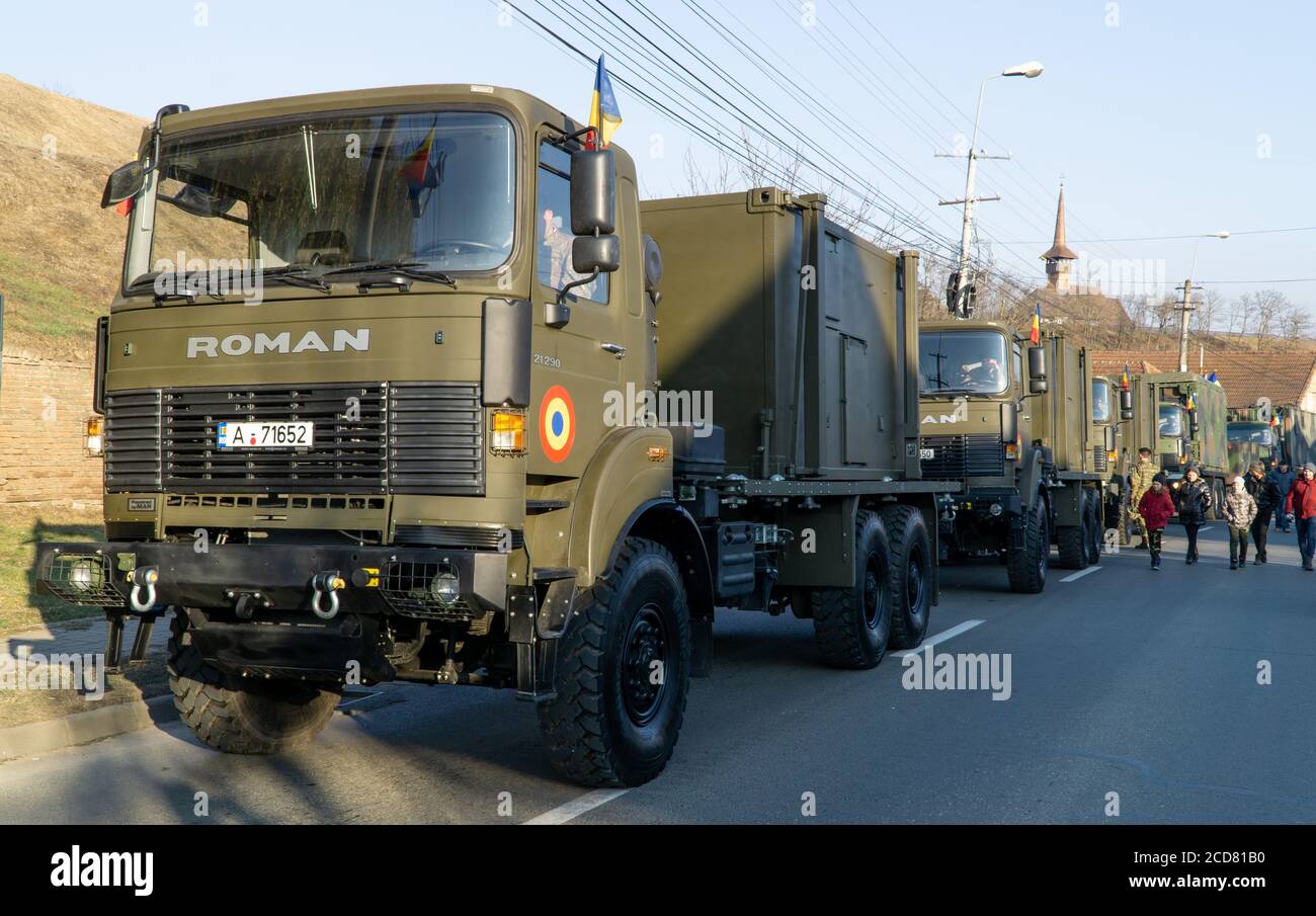 Alba Iulia, Roumanie - 01.12.2018 : camions romains construits en Roumanie utilisés par l'armée roumaine Banque D'Images