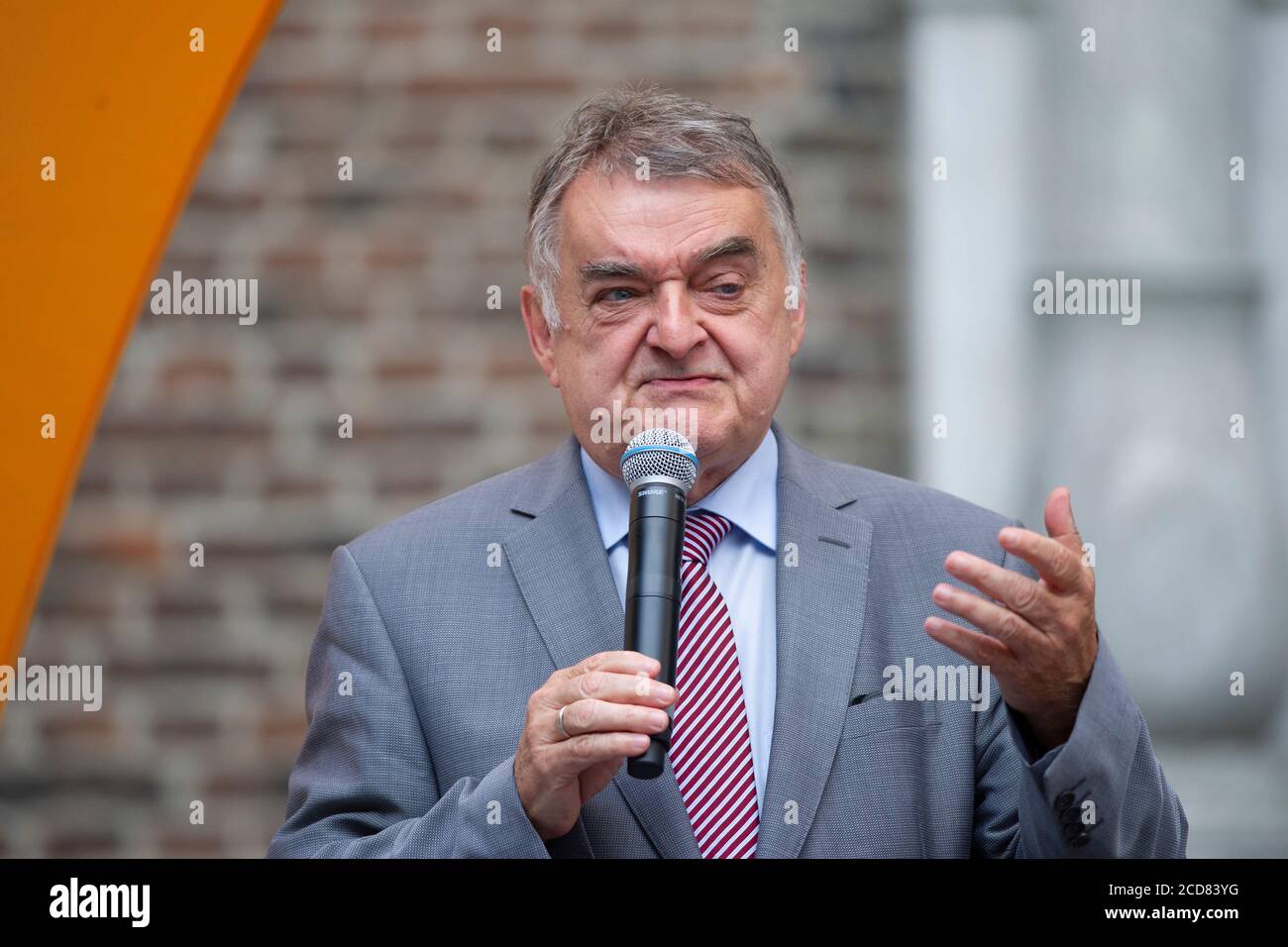 Neuss, Allemagne. 17 août 2020. Herbert REUL, ministre de l'intérieur de l'État de Rhénanie-du-Nord-Westphalie, stand de campagne électorale XXL - prélude à la campagne électorale locale de la CDU NRW, à la Freithof à Neuss le 17 août 2020, | usage dans le monde crédit: dpa/Alay Live News Banque D'Images