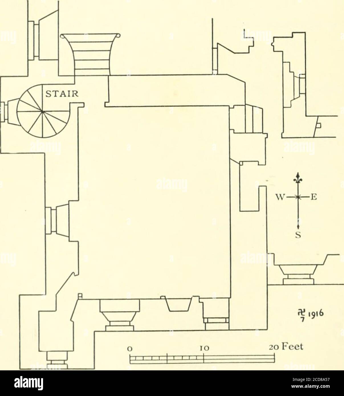 . Une histoire du comté de Dublin; les gens, les paroisses et les antiquités des temps les plus tôt à la fin du dix-huitième siècle . TOUR GATEWAY. GARDER (PLANCHER SUPÉRIEUR) INTEODUCTIOK 7 Earls of Howth. 1748-1801 Thomas. 1822-1874 Thomas. 1801-1822 William. 1874-1909 William. Le siège des St. Lawrences, connu sous le nom de Château Howth, se tenait sur son site actuel, non loin de l'isthme sur la rive nord de la péninsule, pendant sept cents ans. Il comprend la masse d'agreat de bâtiments, et contient des structures de diverses périodes.il est approché de l'est par une cour, sur le côté nord o Banque D'Images