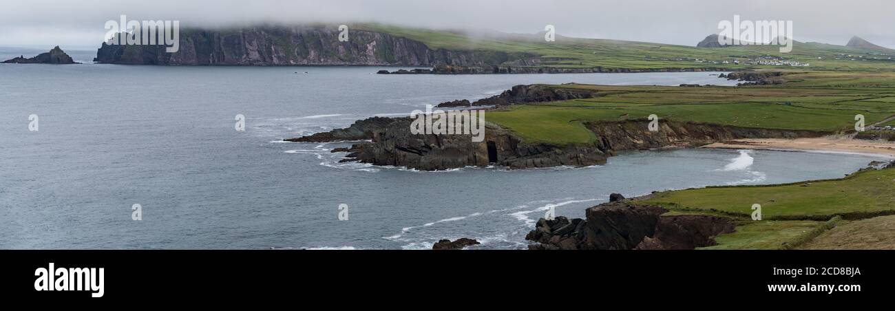 Paysage rural pittoresque de Slea Head sur la péninsule de Dingle, côte ouest du comté de Kerry en République d'Irlande. Banque D'Images