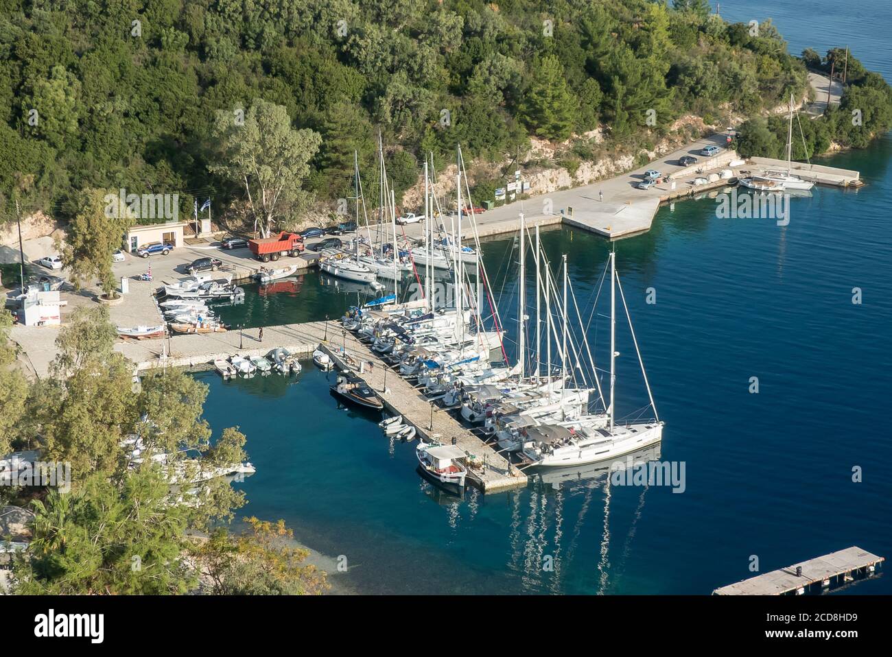 L'île de Meganisi dans la mer Ionienne de Grèce: Le port de Porto Spilia Banque D'Images