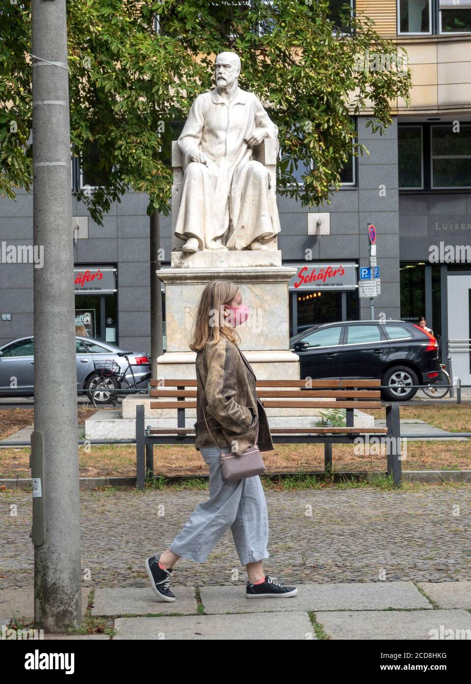 photos: Statue de Robert Koch à Berlin près de l'Institure Robert Koch  Photo de Gavin Rodgers/ Pixel8000 Photo Stock - Alamy