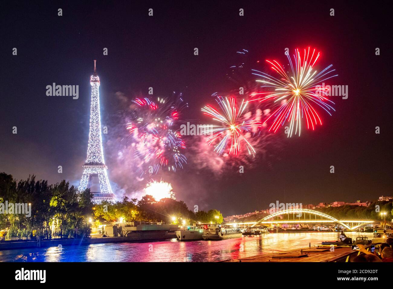 France, Paris, région classée au patrimoine mondial de l'UNESCO, Journée nationale, feux d'artifice du 14 juillet 2019 et Tour Eiffel Banque D'Images