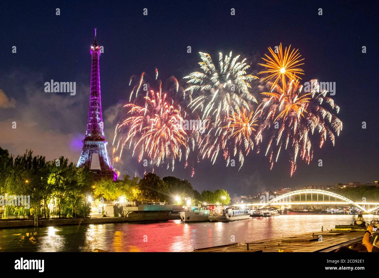 France, Paris, région classée au patrimoine mondial de l'UNESCO, Journée nationale, feux d'artifice du 14 juillet 2019 et Tour Eiffel Banque D'Images