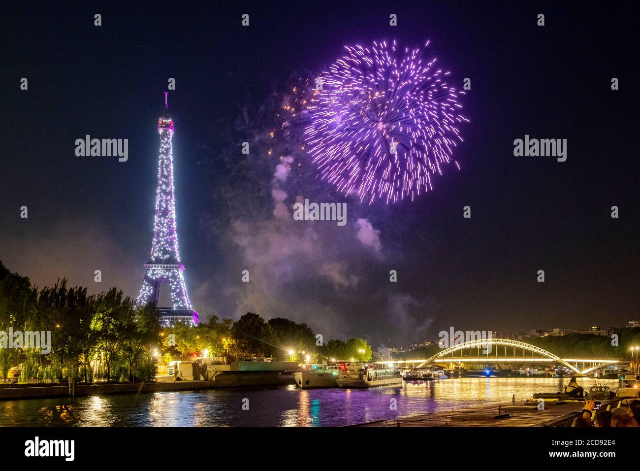 France, Paris, région classée au patrimoine mondial de l'UNESCO, Journée nationale, feux d'artifice du 14 juillet 2019 et Tour Eiffel Banque D'Images