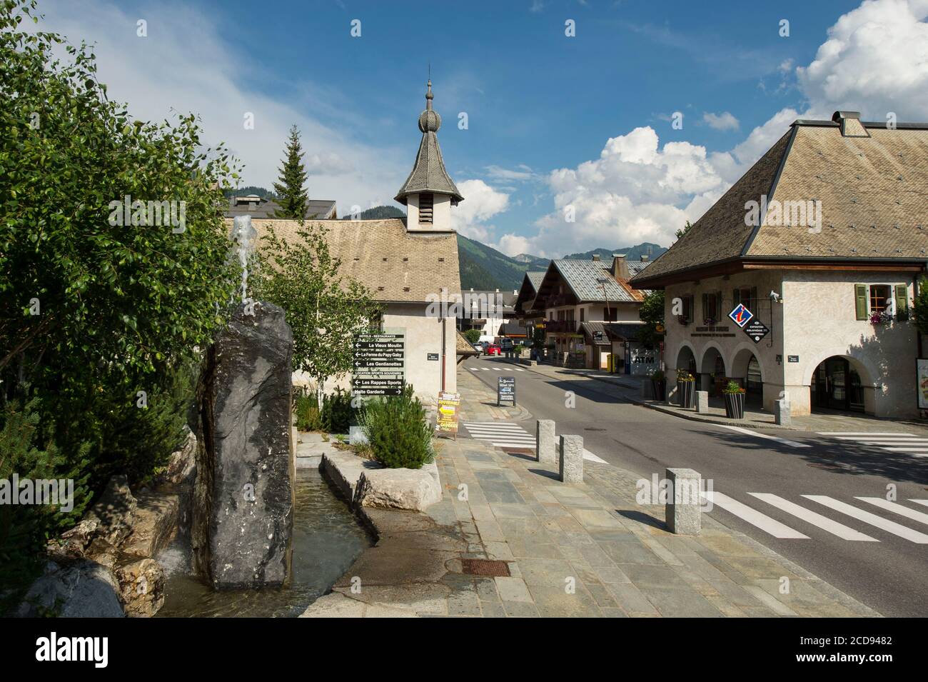 France, haute Savoie, Chablais, Val d'abondance, portes du Soleil, Chapelle d'abondance, au centre du village la chapelle notre Dame de la compassion Banque D'Images