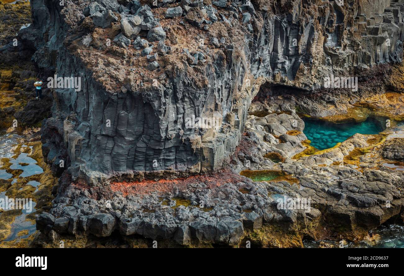 Espagne, îles Canaries, la Palma, étangs d'eau salée sur une roche volcanique Banque D'Images