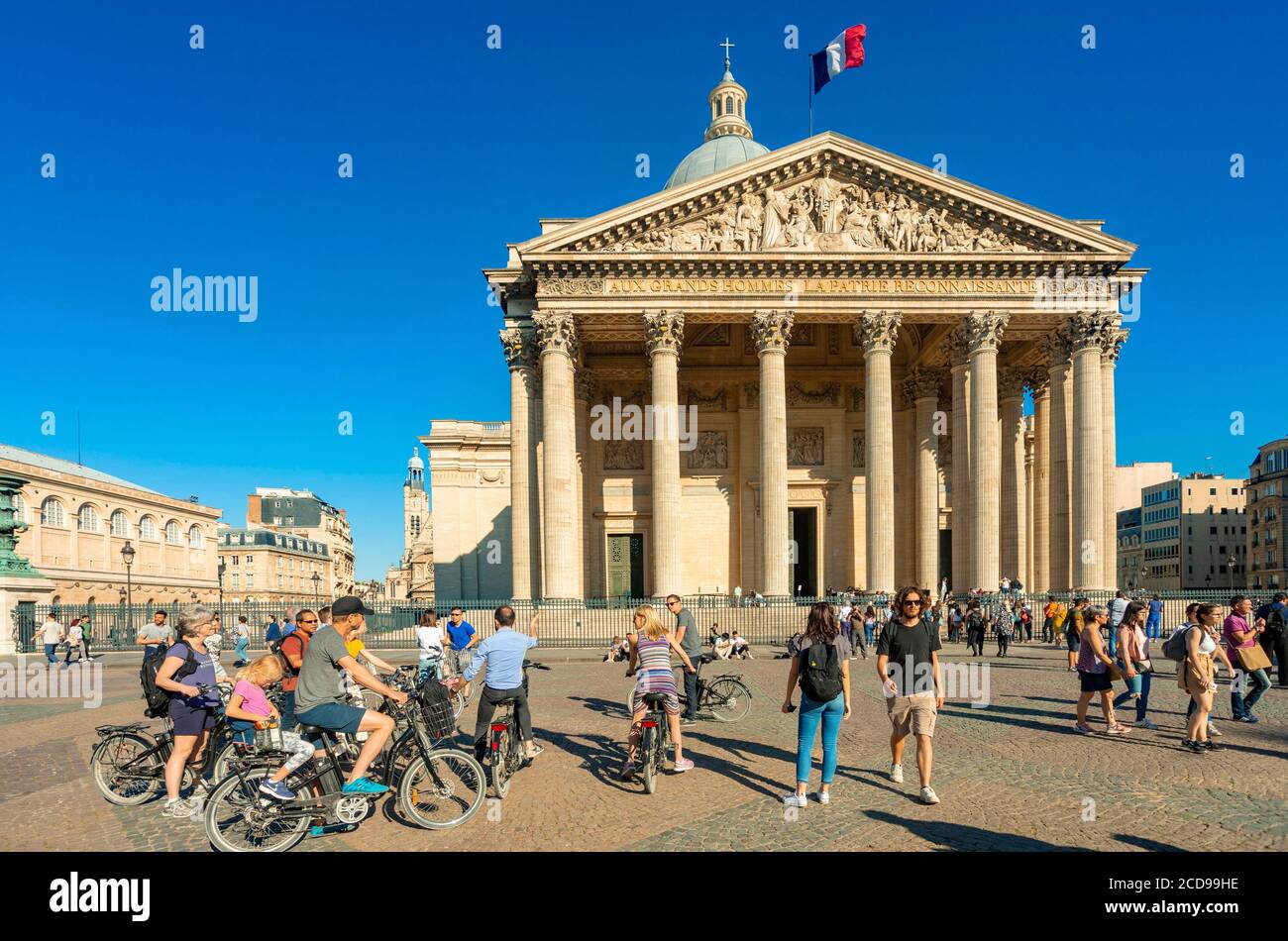 France, Paris, quartier Latin, Panthéon (1790) style néoclassique, bâtiment en forme de croix grecque construit par Jacques Germain Soufflot et Jean Baptiste Rondelet Banque D'Images France, Paris, quartier Latin, Panthéon (1790) style néoclassique, bâtiment en forme de croix grecque construit par Jacques Germain Soufflot et Jean Baptiste Rondelet Banque D'Images