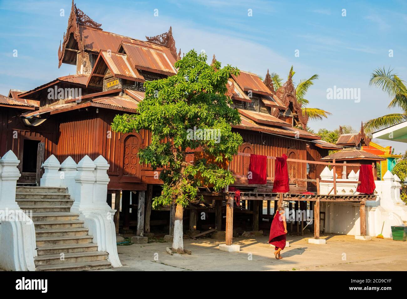 Myanmar (Birmanie), Etat Shan, Nyaung Shwe près du lac Inle, monastère Shwe Yan Pyay (ou Shwe Yam Pie) construit en teck Banque D'Images