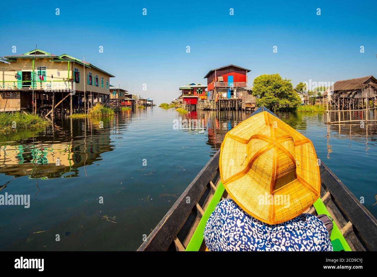 Myanmar (Birmanie), État Shan, lac Inle, excursion en bateau, femme touristique Banque D'Images