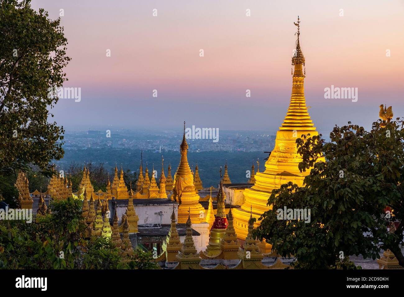 Myanmar (Birmanie), région de Mandalay, Mandalay, pagode de Sutaungpyae au sommet de la colline de Mandalay Banque D'Images