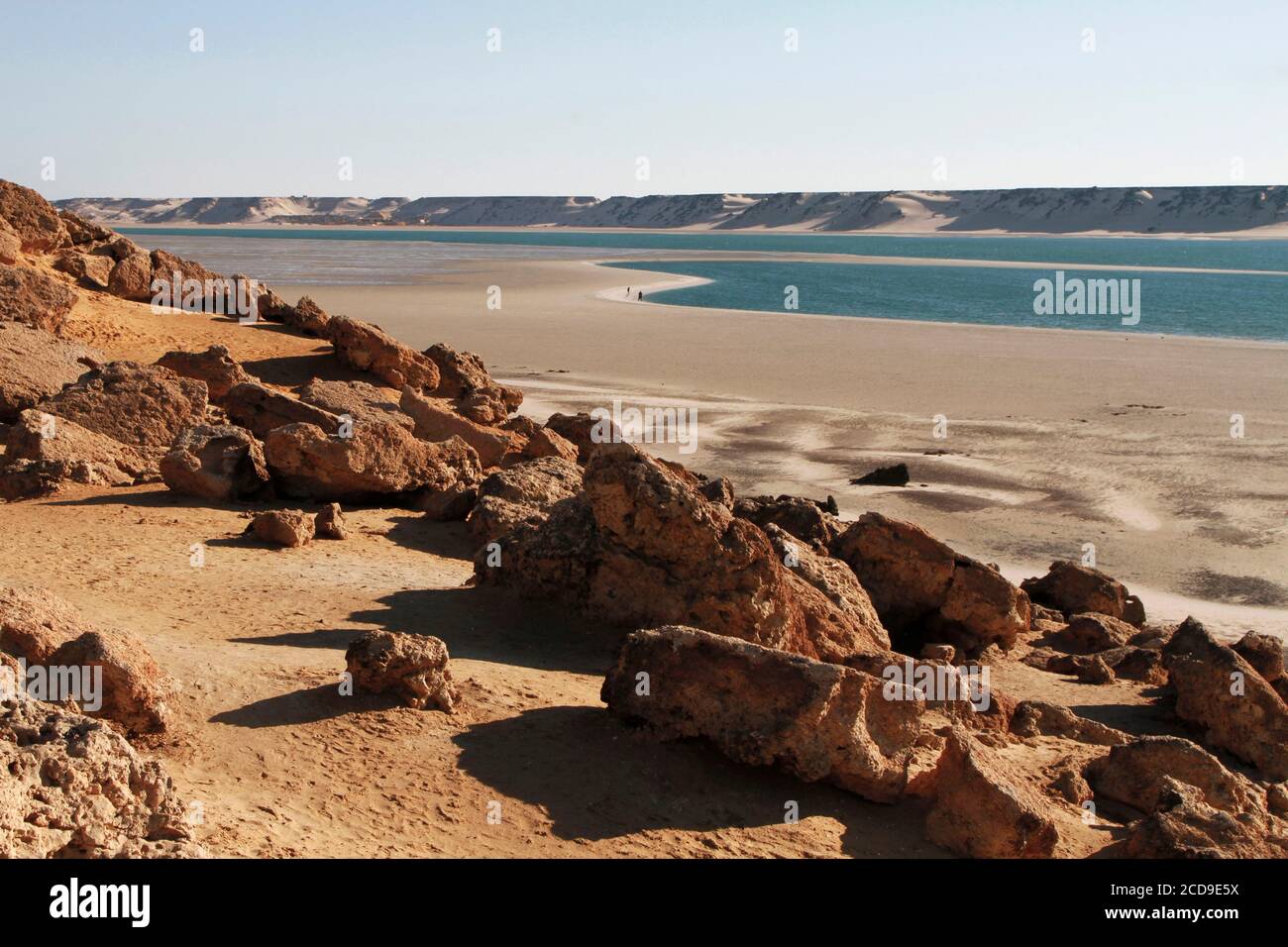 Maroc, Sahara occidental, Dakhla, montagnes de sable surplombant le lagon et le désert Banque D'Images