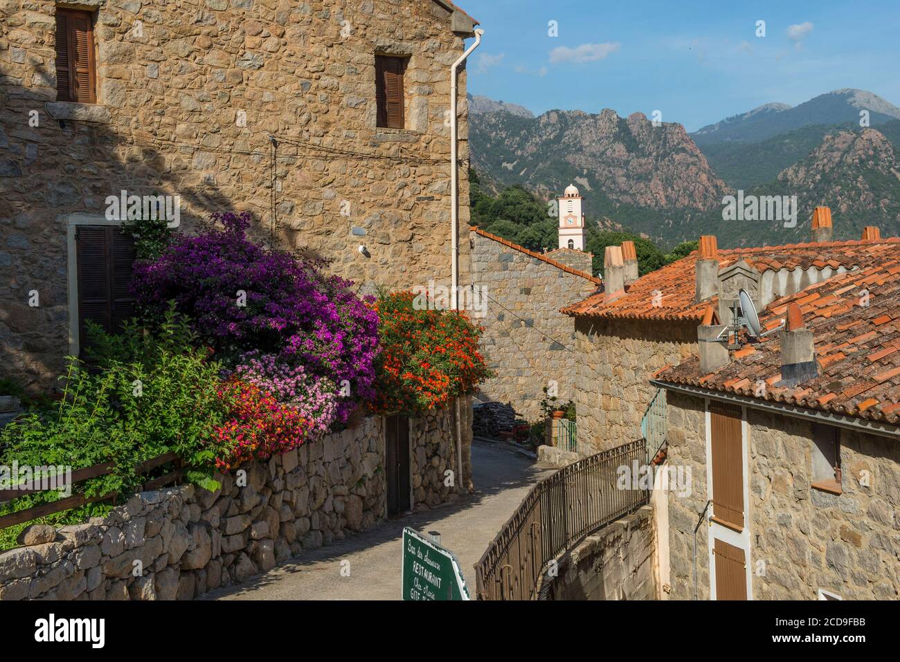 France, Corse du Sud, Porto, Golfe de Porto classé au patrimoine mondial de l'UNESCO, village perché d'Ota Banque D'Images