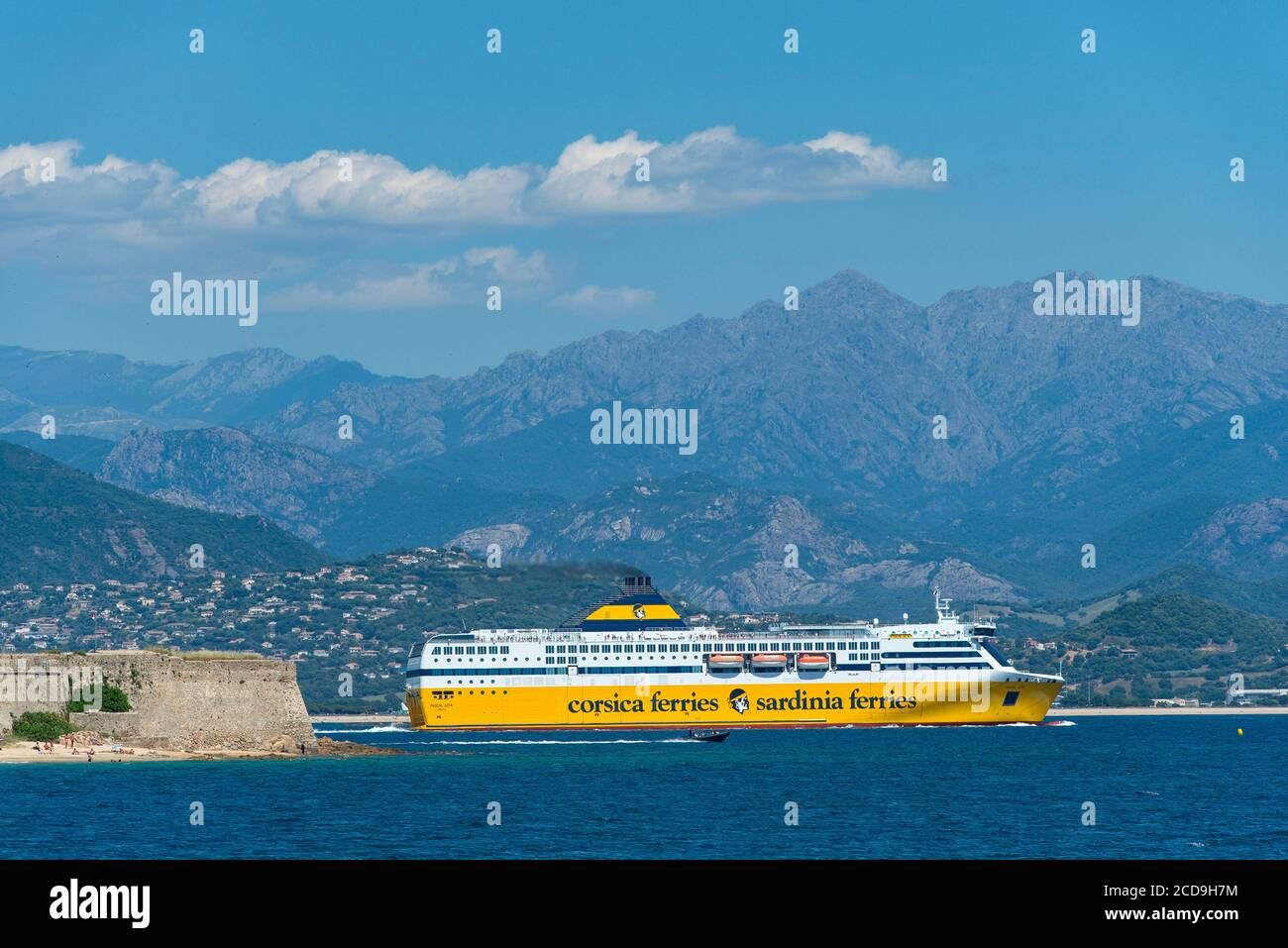 France, Corse du Sud, Ajaccio, un ferry de Corse quitte le port Banque D'Images