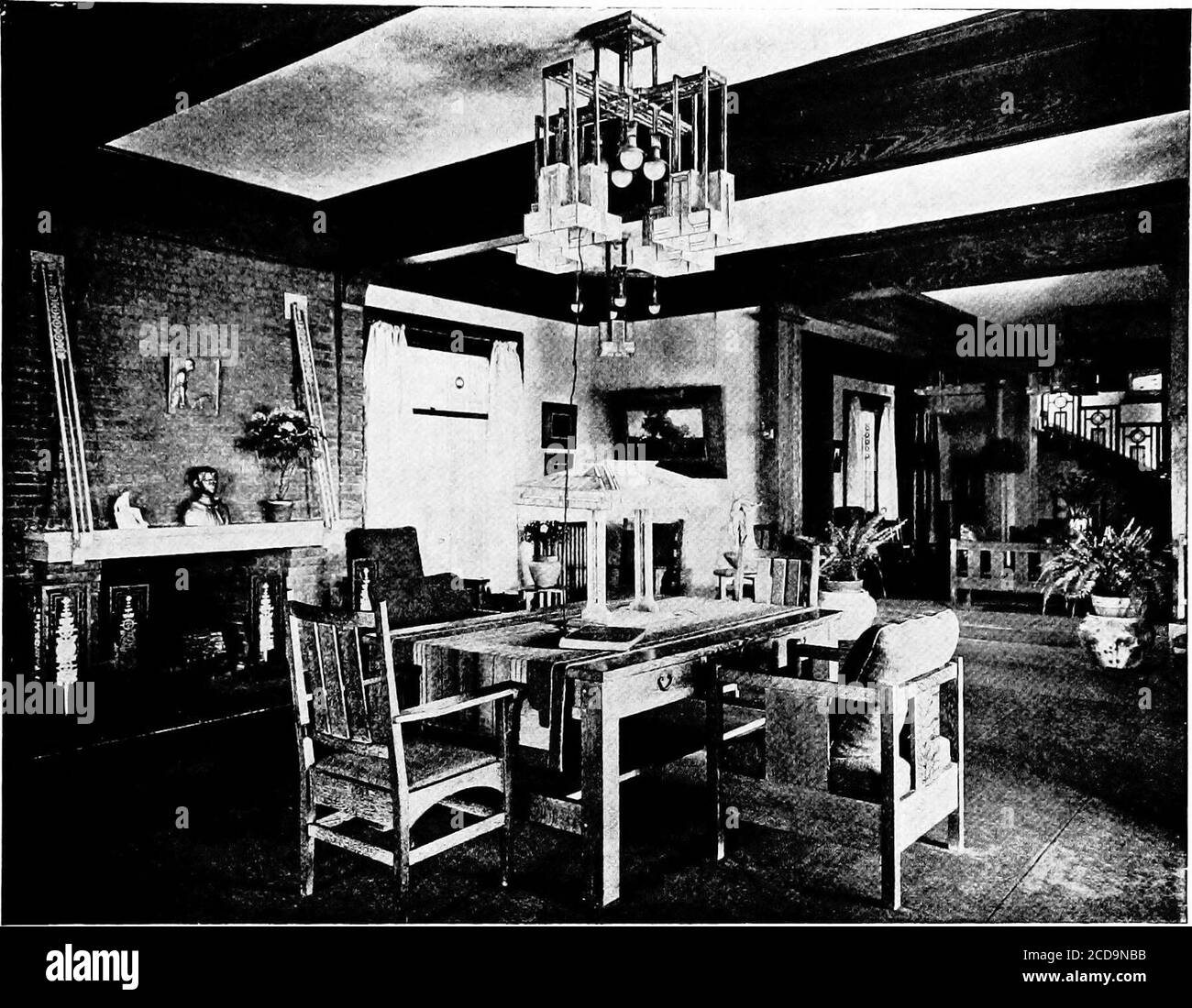 . La chambre belle; une collection d'illustrations d'intérieur montrant les détails de décoration et d'ameublement des périodes importantes d'ameublement . TRAITEMENT SIMPLE DE CHAMBRE MODERNE ARTS ET ARTISANAT - AMÉRICAIN. COMPOSITION PITTORESQUE DANS LE STYLE DE MISSION ART MODERNE ET ARTISANAT - AMÉRICAIN Banque D'Images